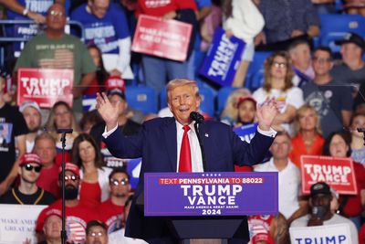 Trump pushes mass deportation at rally