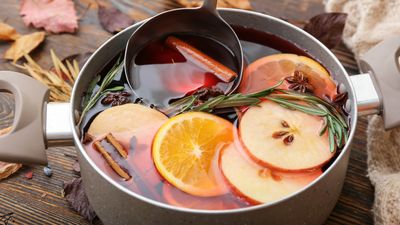 What is a fall simmer pot and how to make one