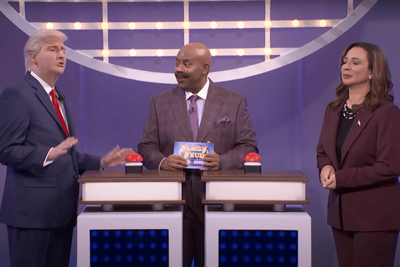 SNL: Trump, Harris face off on "Feud"