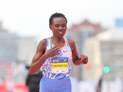 Ruth Chepngetich smashes women’s marathon world record in Chicago