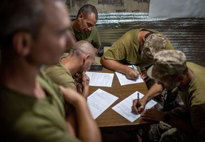 Ukrainian Military Officers Raid Nightclubs, Restaurants To Search For Draft Dodgers