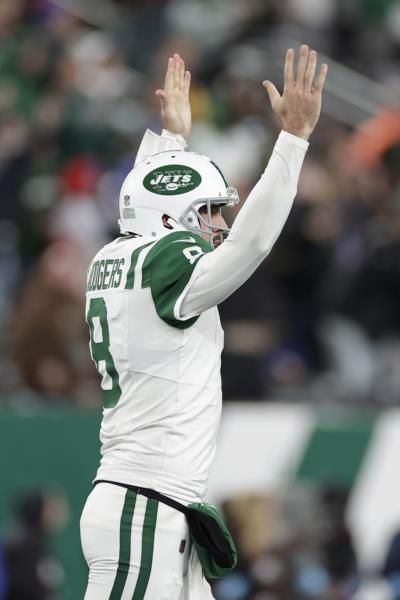 Aaron Rodgers Throws 52-Yard Hail Mary Touchdown For Jets