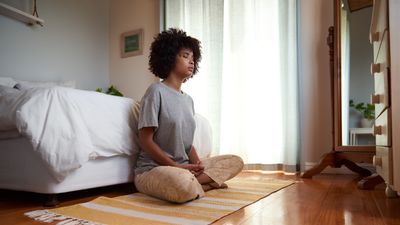 I meditated for 10 minutes before bed every day for a week—here’s what happened