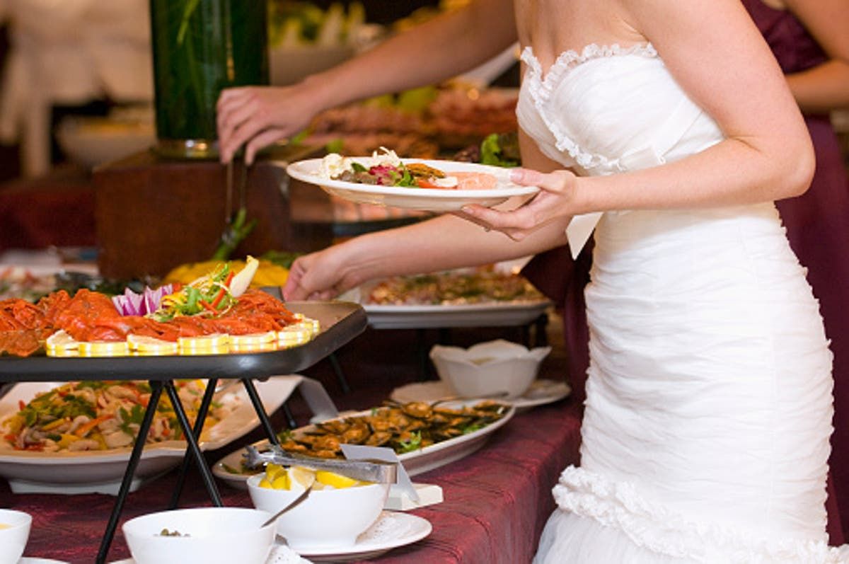 Wedding Guest Claims Wealthier Guests Received Better…