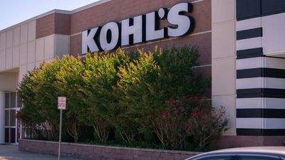 Kohl's is selling a 'rich-looking' $300 4-piece luggage set for only $132, but only with an exclusive code