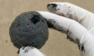 Mystery debris that closed two Sydney beaches confirmed to be thousands of ‘tar balls’