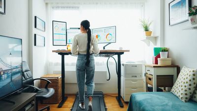 Experts issue health warning to anyone who uses a standing desk