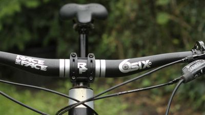 Race Face SixC 35 handlebar review – super-wide carbon bar built for hardcore riding