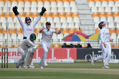 England up against it in second Test as Pakistan increase lead on Multan turner