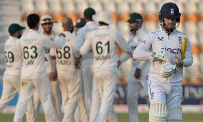 Pakistan’s late wickets leave England facing tall order in second Test