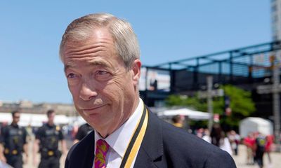 Farage given free team of US PR advisers by former Bannon aide’s firm