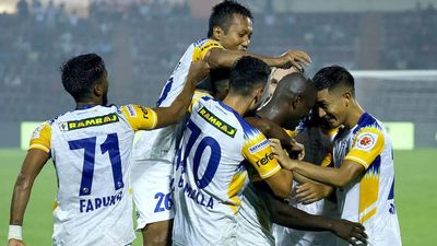 10-man Chennaiyin FC snatch 3 points at NorthEast United FC in ISL