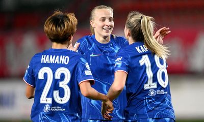 Chelsea continue winning start with comfortable victory at Twente