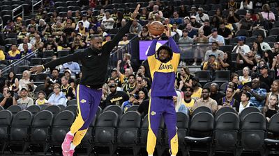 Photo of LeBron Pestering Bronny James During Lakers Pregame Warmups Is a Classic