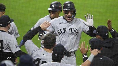 Aaron Judge, Giancarlo Stanton Hit Back-to-Back HRs to Revive Yankees Late in Game 3