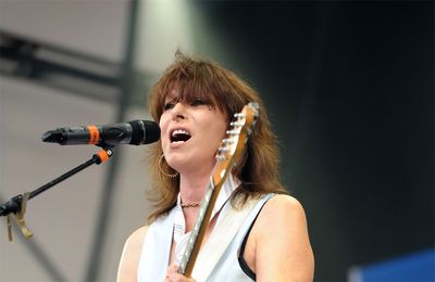 Pretenders urge followers to 'give local fans a chance'