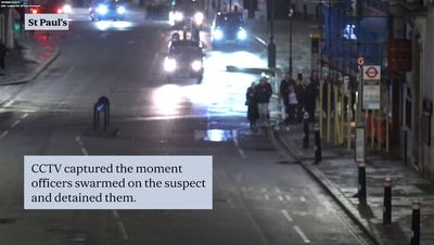 E-bike phone snatcher tackled by have-a-go heroes as crowd celebrates yards from St Paul’s Cathedral