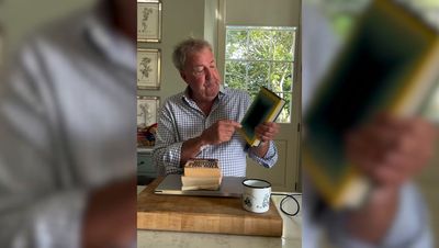 Jeremy Clarkson sparks concern among fans as he sports bandaged wrist in new post