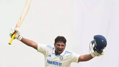 Sarfaraz Khan's maiden Test century leads India's fightback in first Test against New Zealand - Watch