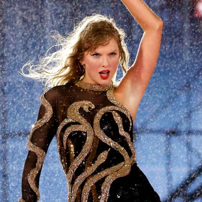 Taylor Swift Debuts a New 'Reputation' Outfit, Finally