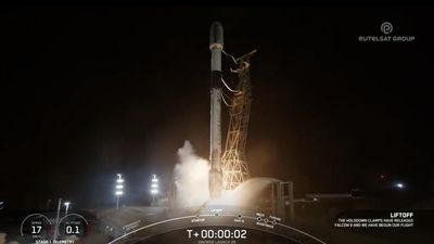 SpaceX launches 20 Eutelsat OneWeb broadband satellites to orbit (video)