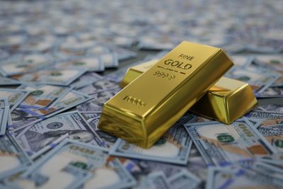 Is gold safer than U.S. Treasury bonds as federal debt keeps soaring?