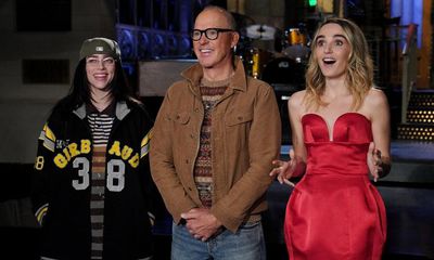 Saturday Night Live: Michael Keaton hosts and Alec Baldwin cameos in middling episode