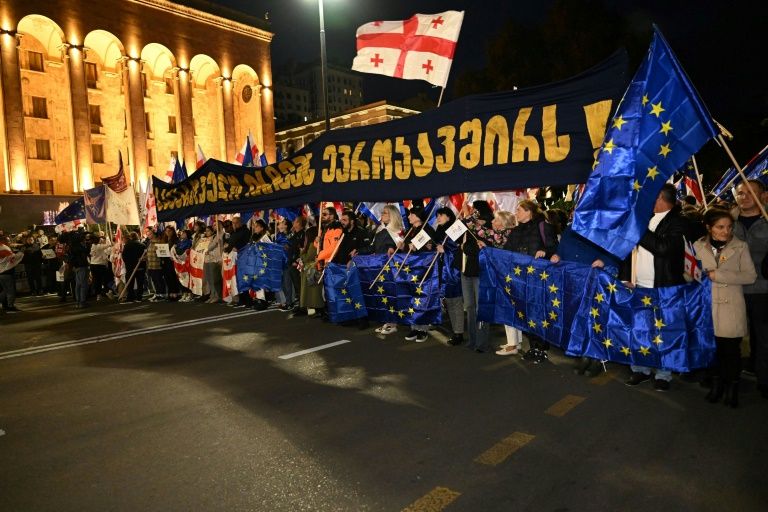 Tens Of Thousands Rally In For EU Ahead Of…