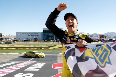 Joey Logano stretches fuel, wins his way into the Championship 4