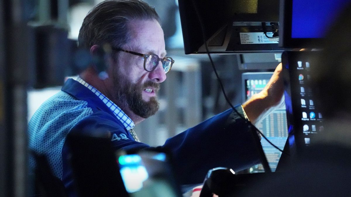 Stock Market Today Stocks edge lower ahead of busy…