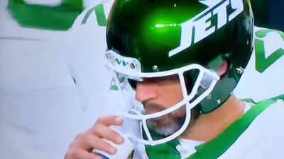 Aaron Rodgers Had NFL Fans Confused With Weird Water Bottle Move During Jets' Loss