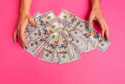 Dollar Gains on Higher T-note Yields