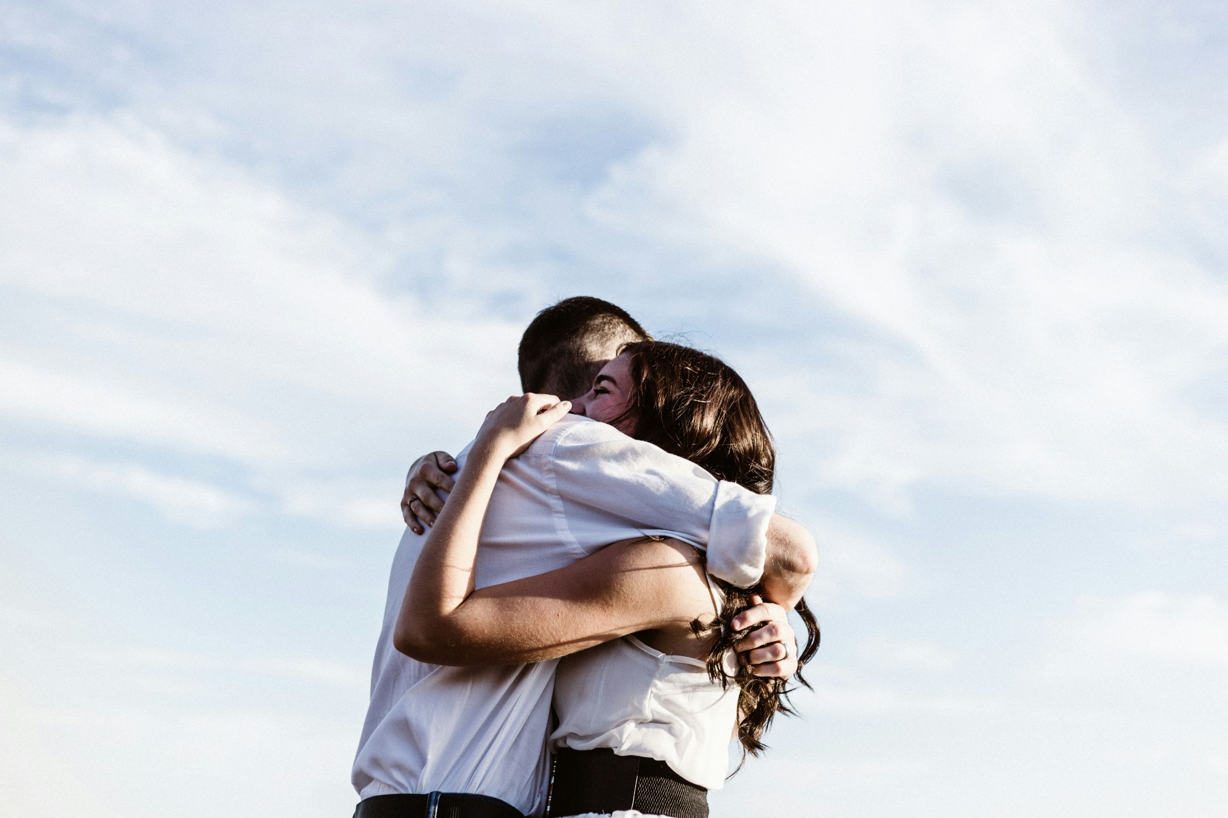 Airport Puts Time Limit On Goodbye Hugs: 'Inhumane'