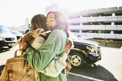 New Zealand airport caps cuddle time to three minutes