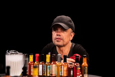 Peter Dinklage takes on "Hot Ones"