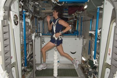 Inside the Extreme Workout Regimen of An Astronaut Stuck at the International Space Station