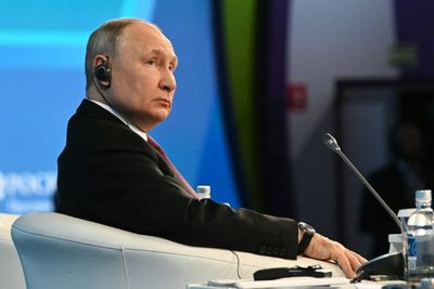 Full List of Russian Executives and Officials to Die By Alleged 'Suicide' Under Putin As Latest Oil Tycoon 'Falls' From Window