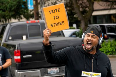 Analysts revamp Boeing stock price targets on strike deal