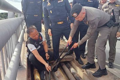 Illegal internet cables found across Thai-Lao bridge