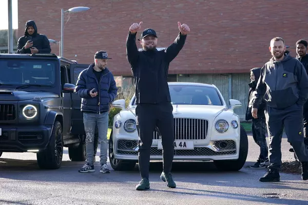 Starmer ‘shares public’s anger’ as prisoners pictured leaving prison early