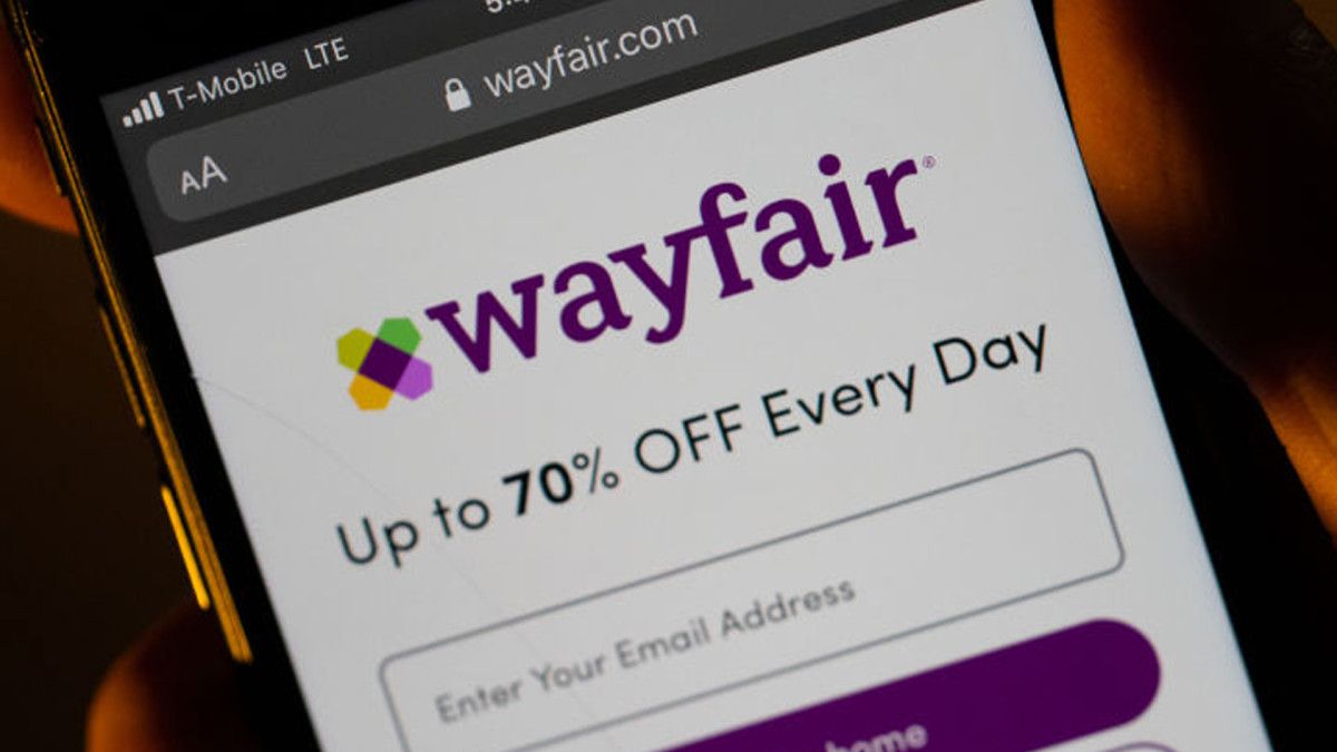 Wayfair is selling a 'super comfortable' 1,500 vegan…