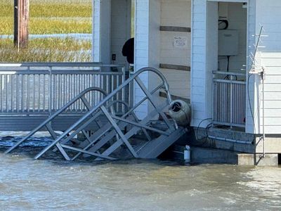 Georgia dock collapse: witness says gangway buckled from ‘too much weight’