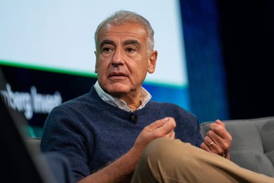 'You could at least kiss me': Lawsuit reveals decades of employee texts sent to billionaire Marc Lasry in blackmail scheme