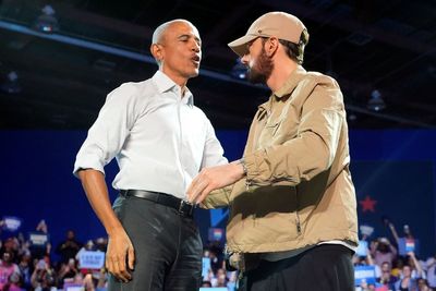 Barack Obama raps Lose Yourself after introduction from Eminem at US election rally