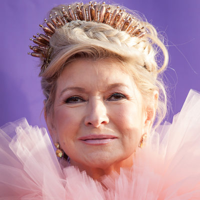 Martha Stewart Hands Out "A Little Cash" to Trick-or-Treaters on Halloween