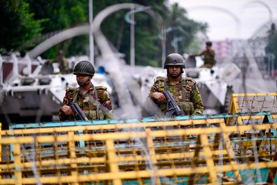 Hundreds of protesters try to storm presidential palace in Bangladesh amid fresh unrest