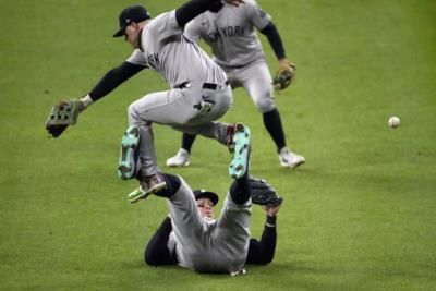 Yankees Embrace Statue Of Liberty Green In World Series