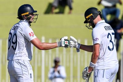 Jamie Smith comes to England's rescue in Test decider against Pakistan