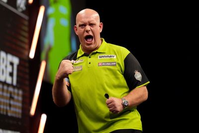 Michael van Gerwen and Michael Smith move into European Championship last 16