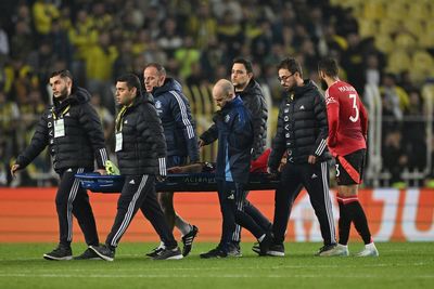 Antony injury: Erik ten Hag offers update after Manchester United winger stretchered off against Fenerbahce